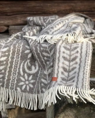 Pläd - "Anno 1862" mönster från handtryckt tapet från Dalarna