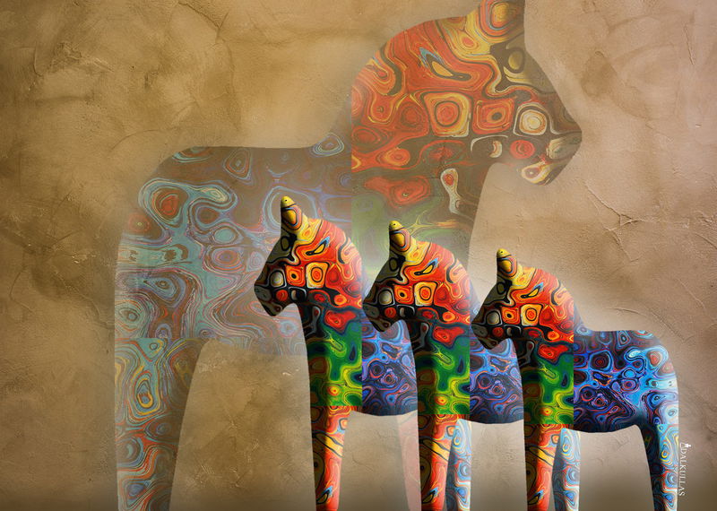 Canvastavla 70x100 cm - Dalahästar  på brun stenvägg motiv 3