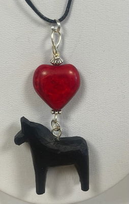 Halsband - 3 cm dalahäst och  hjärta av sten