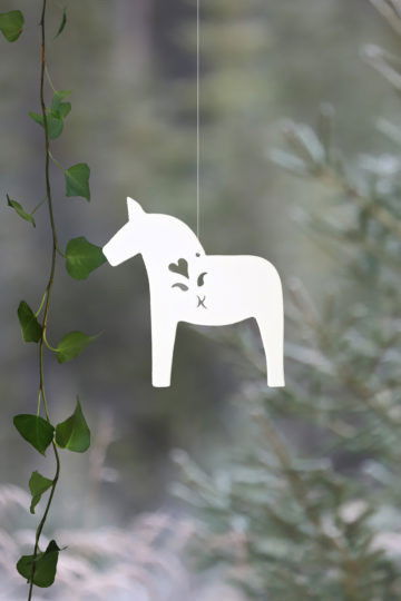 Dalahäst - Hängande fönstersmycke vit (6 eller 10 cm)