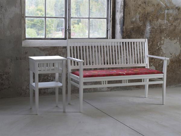 Soffa vitmålad massiv björk med klädd träsits