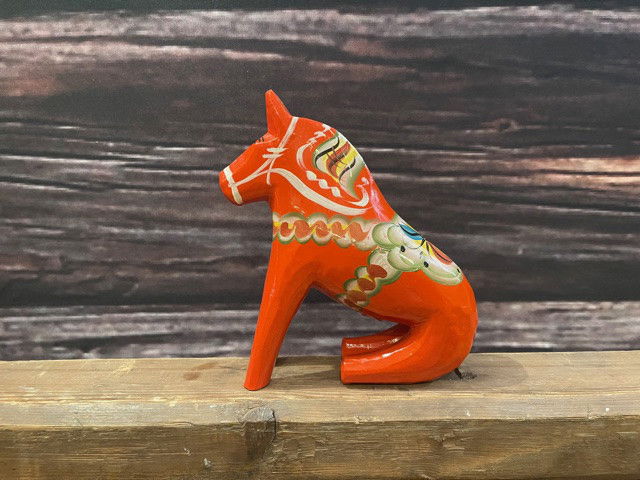 Den sittande dalahästen