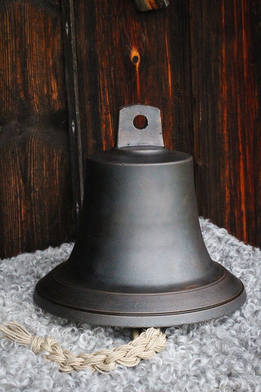 Skeppsklocka höjd 30 cm diameter 30 cm vikt ca 12kg