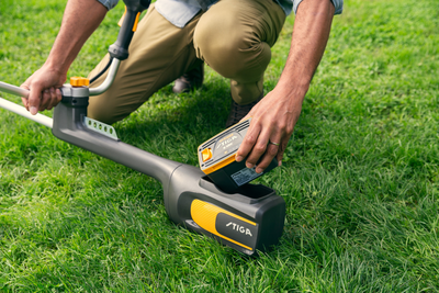Stiga batteridriven gräsröjare, grästrimmer BC 700e B kit