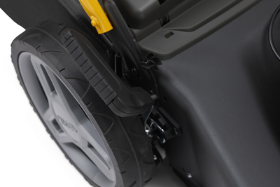 Stiga självgående batteridriven gräsklippare med uppsamlare Combi 548e S kit