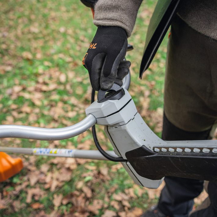 STIHL FSA 200 – Professionell batteridriven röjsåg för gräs, sly och större ytor