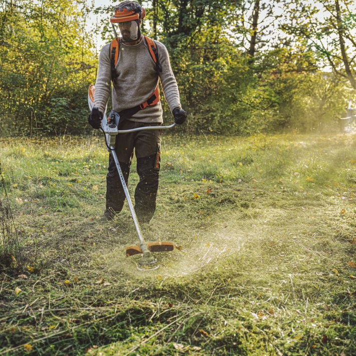 STIHL FSA 200 – Professionell batteridriven röjsåg för gräs, sly och större ytor