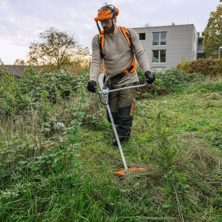 STIHL FSA 200 – Professionell batteridriven röjsåg för gräs, sly och större ytor