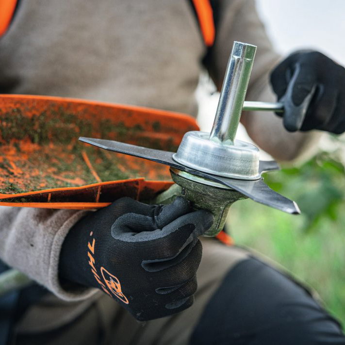 STIHL FSA 200 – Professionell batteridriven röjsåg för gräs, sly och större ytor