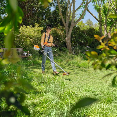 STIHL FSA 80 batteridriven röjsåg – kraftfull, tyst och mångsidig