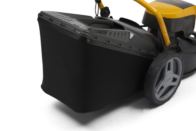 Stiga självgående batteridriven gräsklippare med uppsamlare Combi 548e S kit