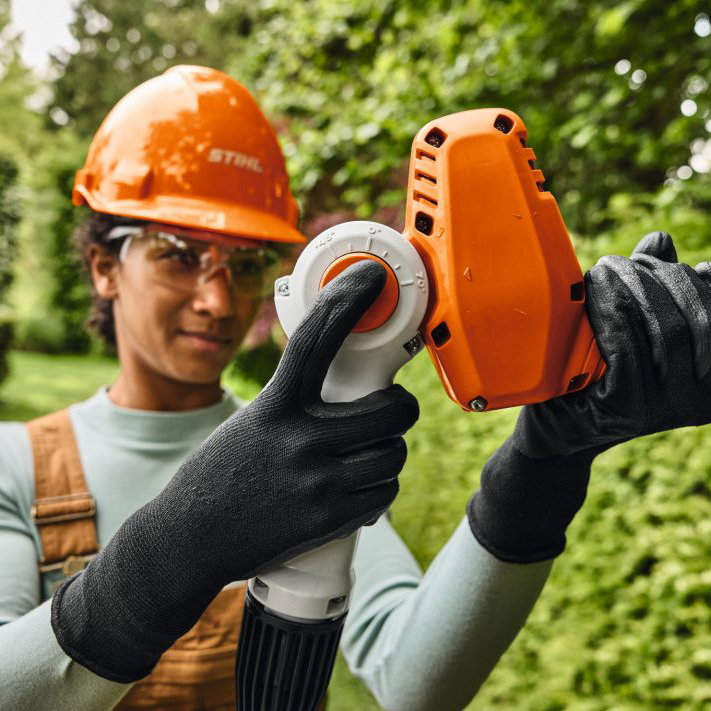 STIHL HLA 40 – Batteridriven stånghäcksax för höga häckar och buskar