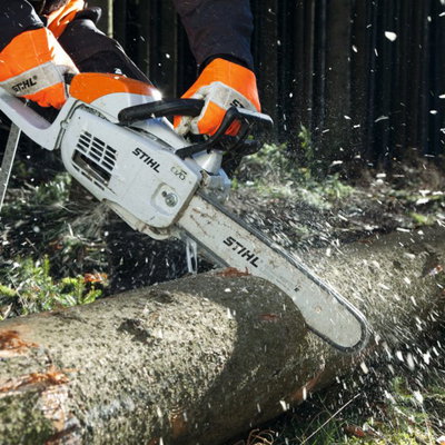 STIHL MS 201 C-M – fjäderlätt professionell motorsåg med M-Tronic