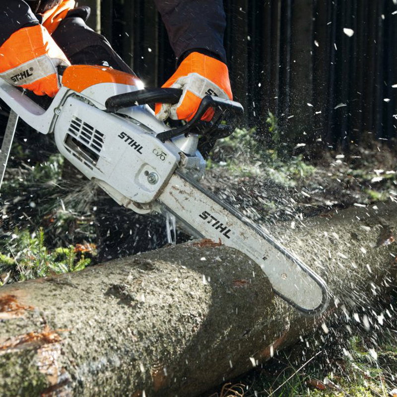STIHL MS 201 C-M – fjäderlätt professionell motorsåg med M-Tronic