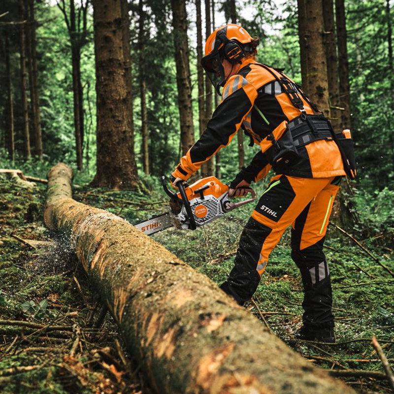 STIHL MS 300 C-M – kompakt och kraftfull motorsåg för professionellt skogsarbete