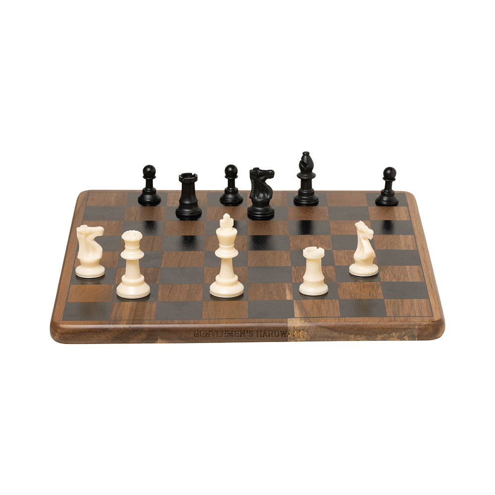 Schackspel i akaciaträ med pjäser