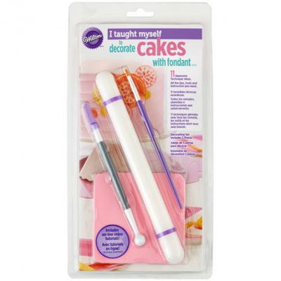 Wilton I Taught Myself - Fondant Cakes