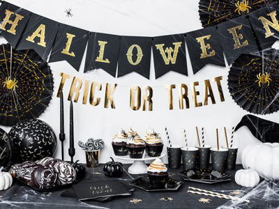 Cupcake wrappers - Trick or Treat
