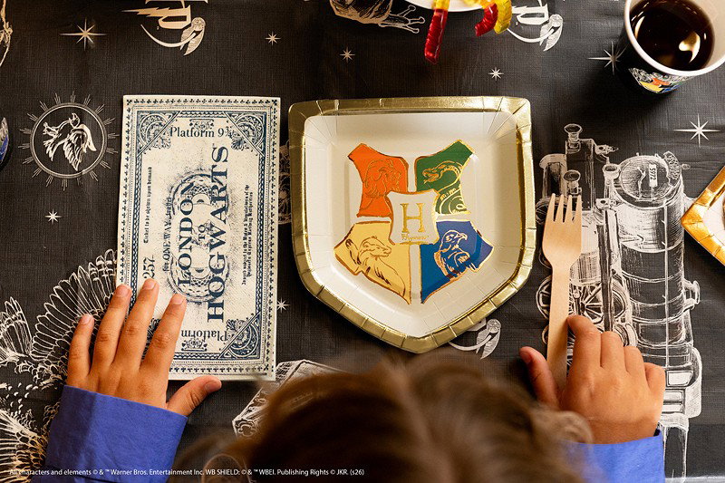 Papperstallrikar Harry Potter Hogwarts vapen – 26 × 18 cm, 6-pack