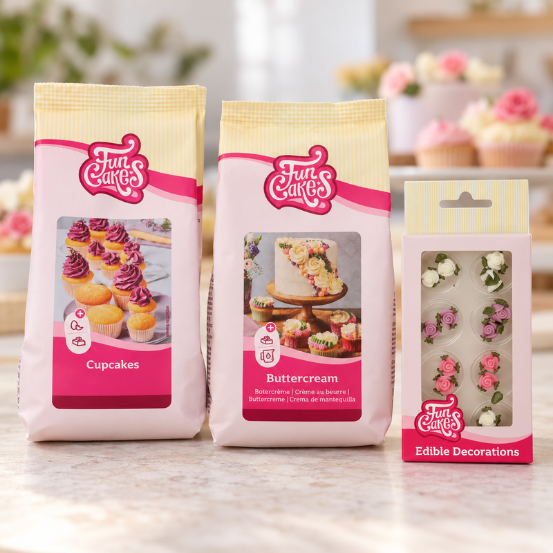 Miljöbild: Vita bröllopscupcakes med rosor och smörkräm
