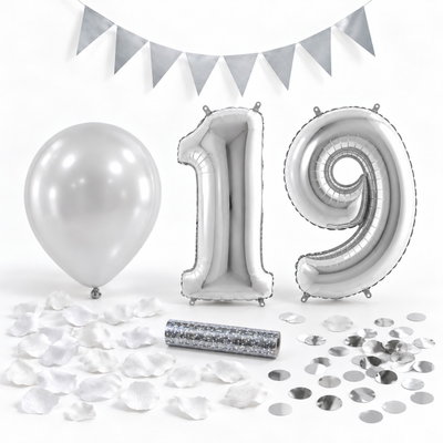 19-års festpaket, Silver, Stor – paketets dekorationer på vit bakgrund