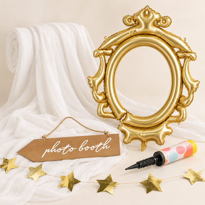 Personalfestens porträttplats – vit textilfond och guldfärgad ram – produktöversikt