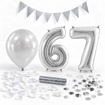 67-års festpaket, Silver, Stor – paketets dekorationer på vit bakgrund