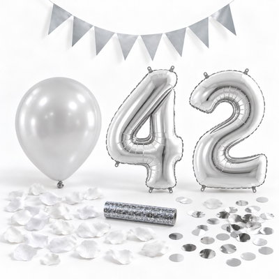 42-års festpaket, Silver, Stor – paketets dekorationer på vit bakgrund