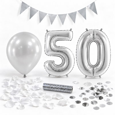 50-års festpaket, Silver, Stor – paketets dekorationer på vit bakgrund