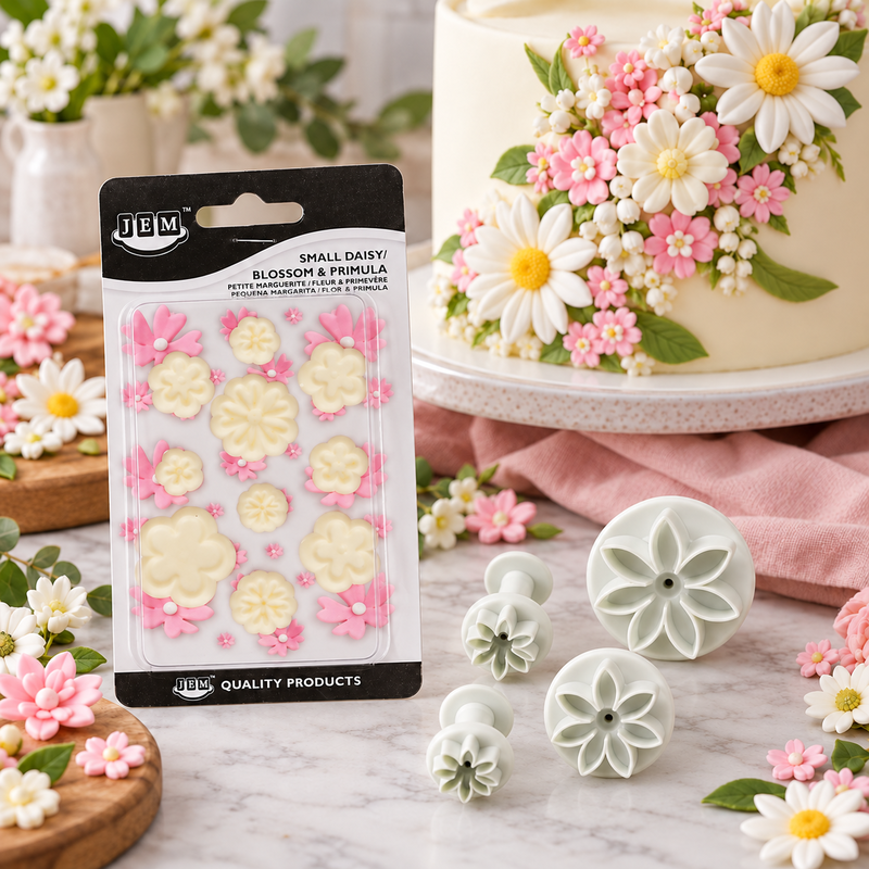 Miljöbild: Blomsterateljé – små fillerblommor och större prästkragar