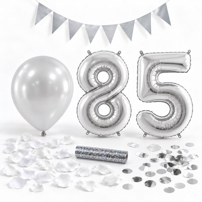 85-års festpaket, Silver, Stor – paketets dekorationer på vit bakgrund