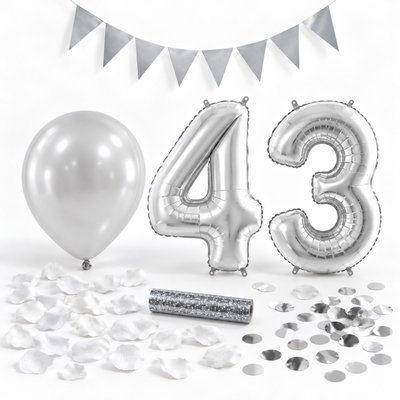 43-års festpaket, Silver, Stor – paketets dekorationer på vit bakgrund