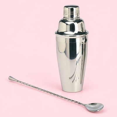 Alkoholfri drinkverkstad – shaker och barsked – samlingsbild av ingående produkter.