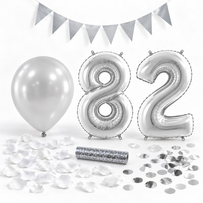 82-års festpaket, Silver, Stor – paketets dekorationer på vit bakgrund