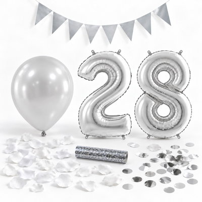 28-års festpaket, Silver, Stor – paketets dekorationer på vit bakgrund