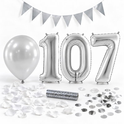 107-års festpaket, Silver, Stor – paketets dekorationer på vit bakgrund
