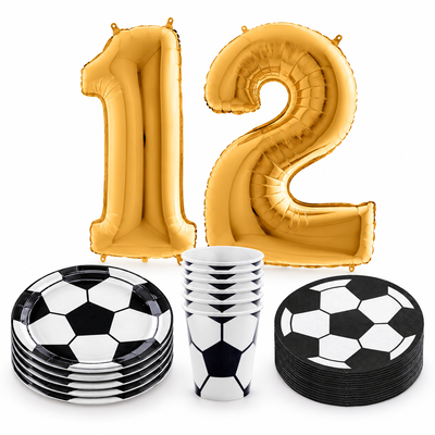 12-årskalas Fotboll – samlad paketbild med tallrikar, muggar, servetter och guldfärgade sifferballonger 12