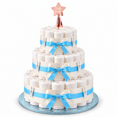 Blöjtårta i tre våningar på babyblå FunCakes-bricka 30,5 cm