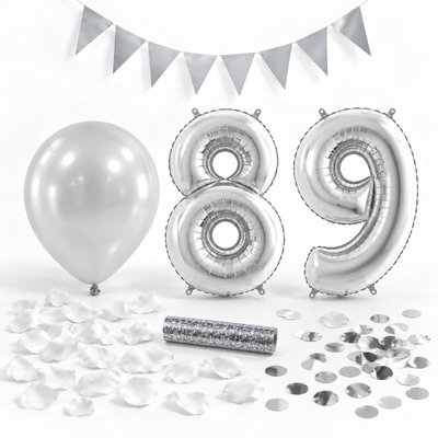 89-års festpaket, Silver, Stor – paketets dekorationer på vit bakgrund