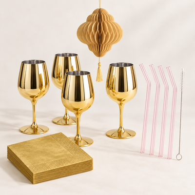 Aperitif för fyra – guldfärgade glas och rosa glassugrör – produktöversikt