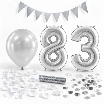 83-års festpaket, Silver, Stor – paketets dekorationer på vit bakgrund