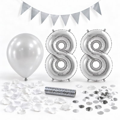88-års festpaket, Silver, Stor – paketets dekorationer på vit bakgrund