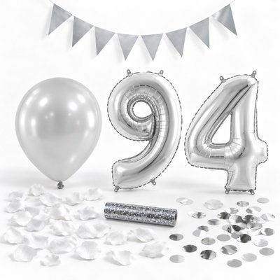 94-års festpaket, Silver, Stor – paketets dekorationer på vit bakgrund