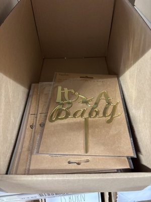 Auktionsreferens: Tårtdekoration It's a Baby – guld