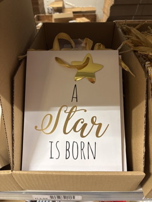 Auktionsreferens: Presentpåse A star is born – vit/guld – 17,8 × 23,5 × 10 cm