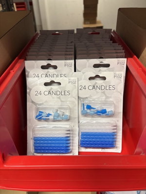 Auktionsreferens: Tårtljus blå med hållare – 24-pack