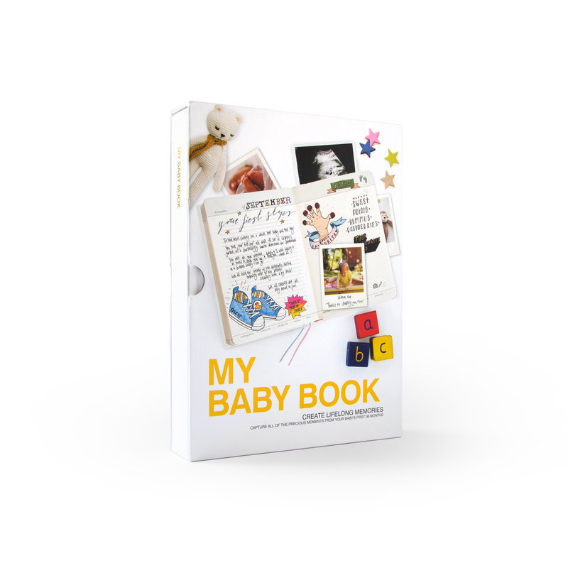 Förpackning med My Baby Book från SUCK UK