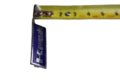 Nålmärke – Kawasaki – 35x10 mm – Krom/Blå